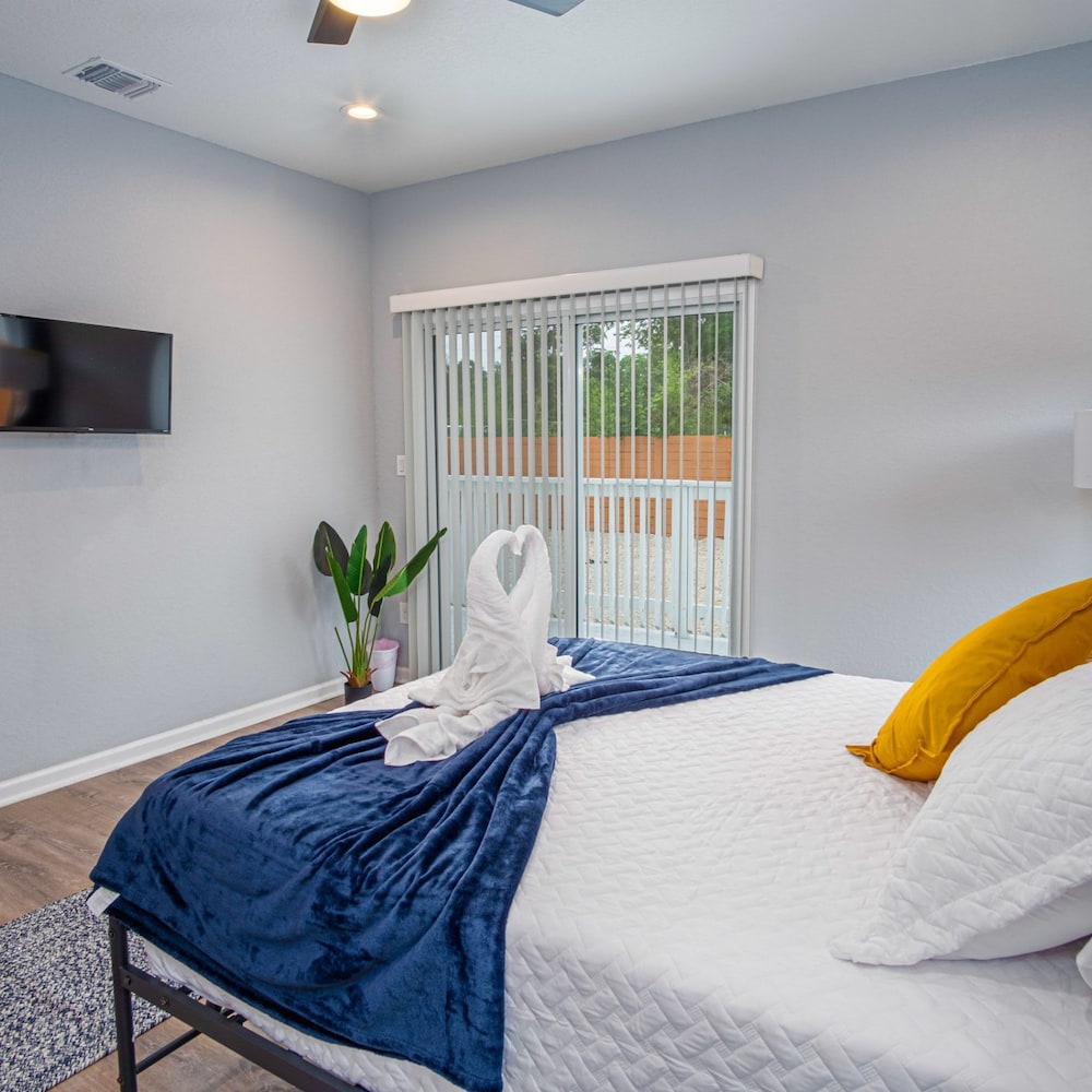 Trendy Historical Home Near Downtown Attractions