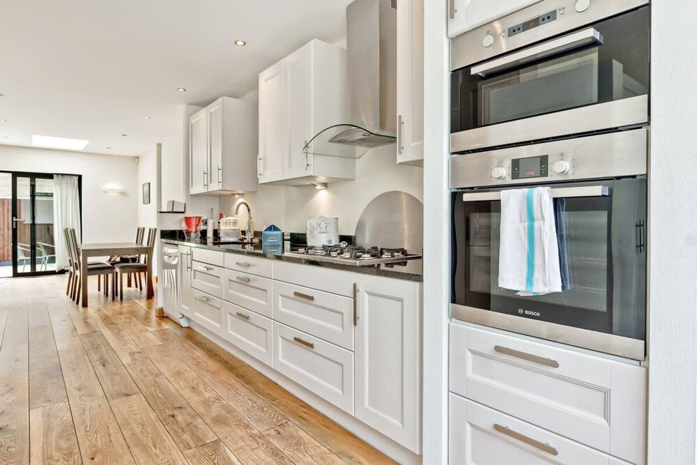 Stylish and Bright 3 Bedroom Duplex in North London