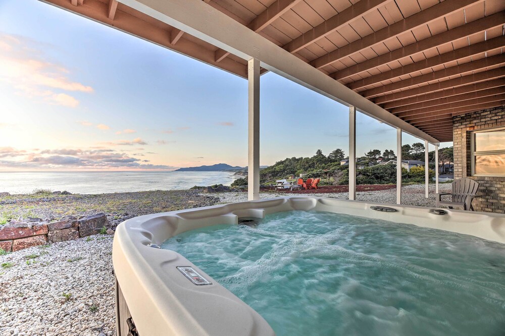 Luxurious Newport Estate w/ Spa & Lighthouse Views view 3