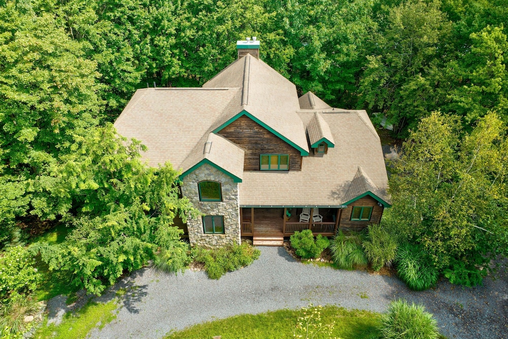 Elk Hollow by Avantstay Lakefront Chalet w Game Room Fire Pit