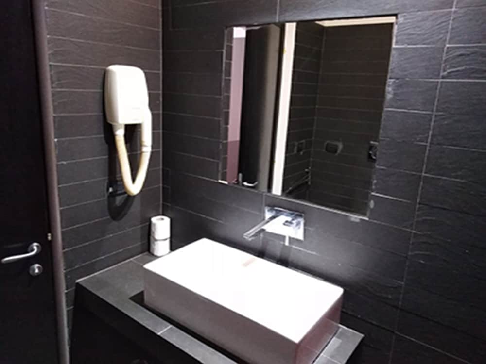 M&J Place Hostel Rome