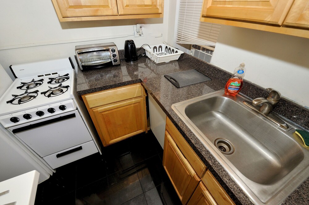 Midtown West Furnished Apartment 3BR Perfect Share