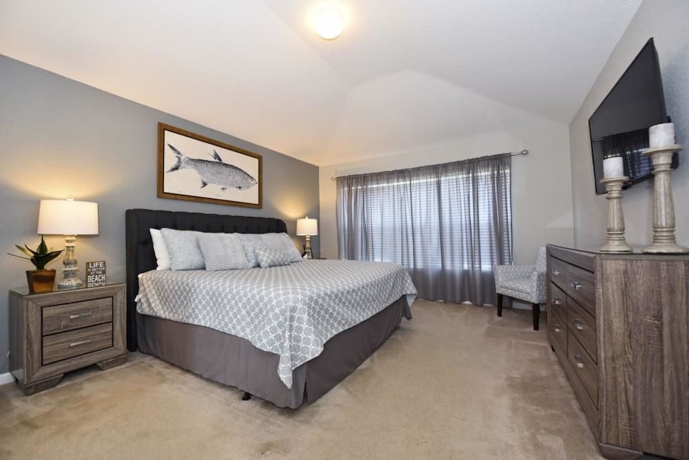 7767 The Windsor House 6 Bedroom by Florida Star
