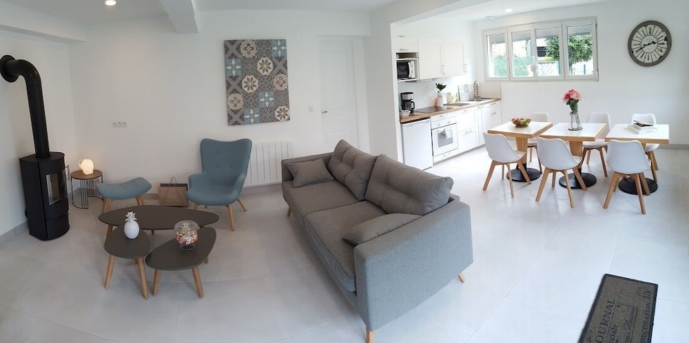 Castel Bayeux Guesthouse