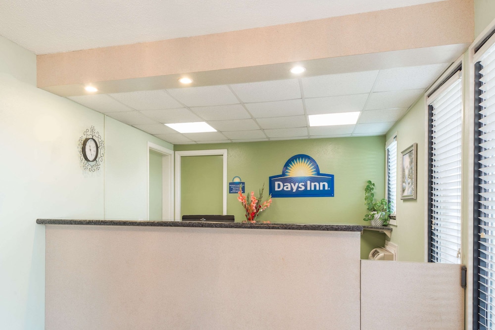 Days Inn by Wyndham San Marcos view 2