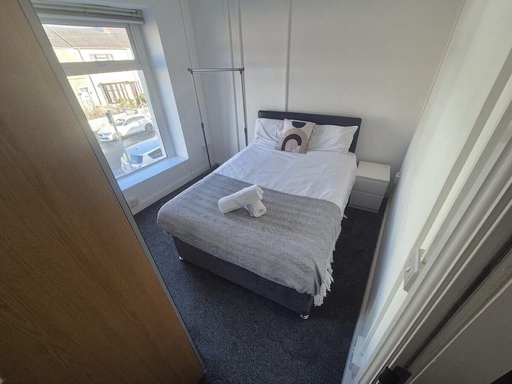 City Centre 6-bed Swansea Getaway
