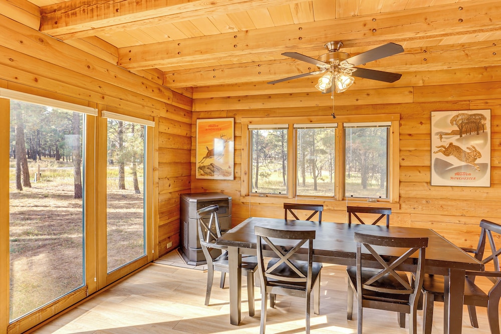 5 Mi to Dwtn: Pagosa Springs Cabin w/ Mtn Views!