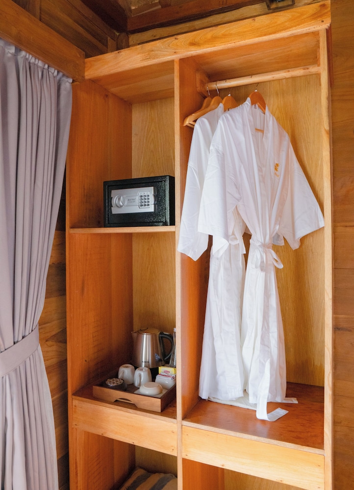 Devani Resort Sidemen