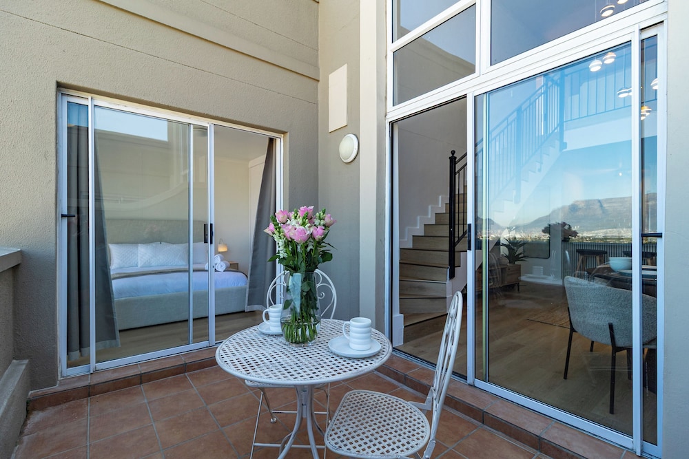 2 Bedroom, Mountain View Penthouse, Century City