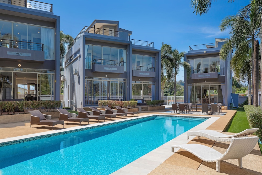 Designer 3BR Pool Access Villa Argent 8 view 2