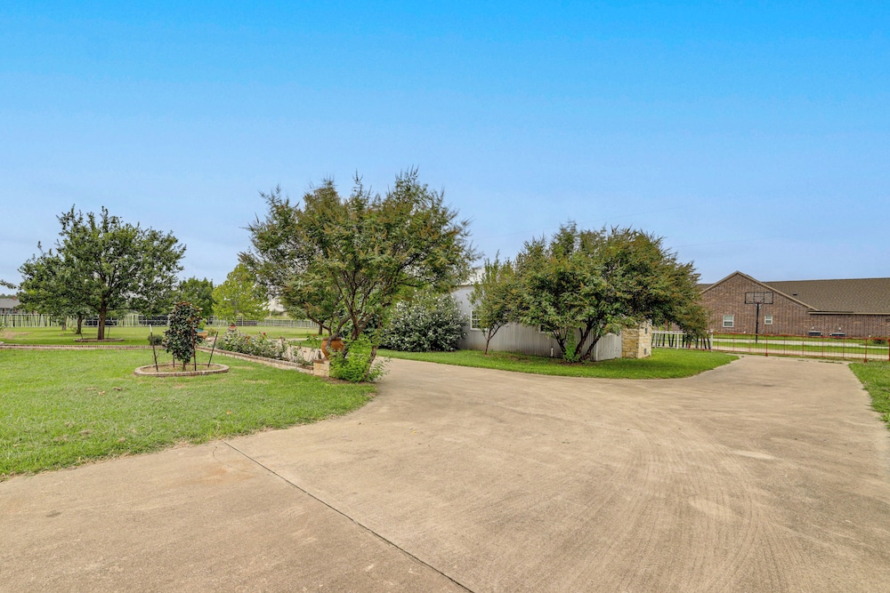 5 Acres! Countryside Getaway Outside Fort Worth