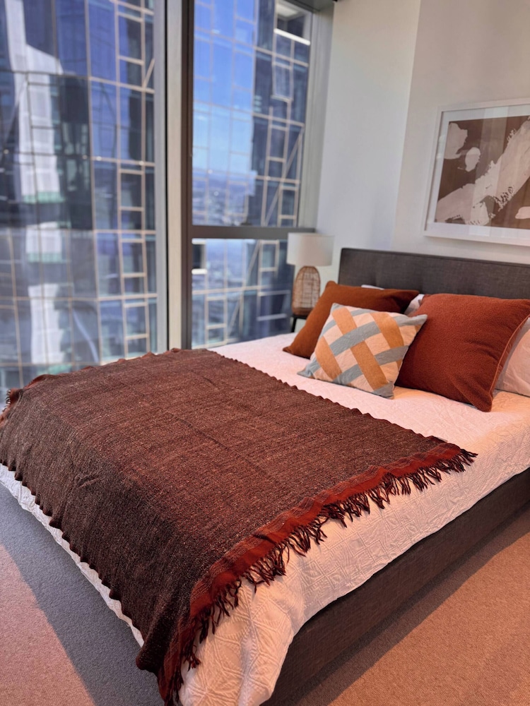 Luxury 2-bedroom Apartment in the Heart of Melbourne