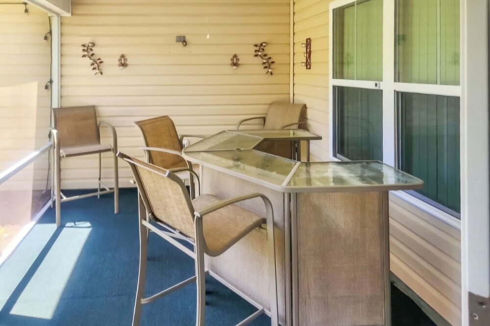 Screened Patio: Rincon Home, 18 Mi to Savannah! in Rincon, US