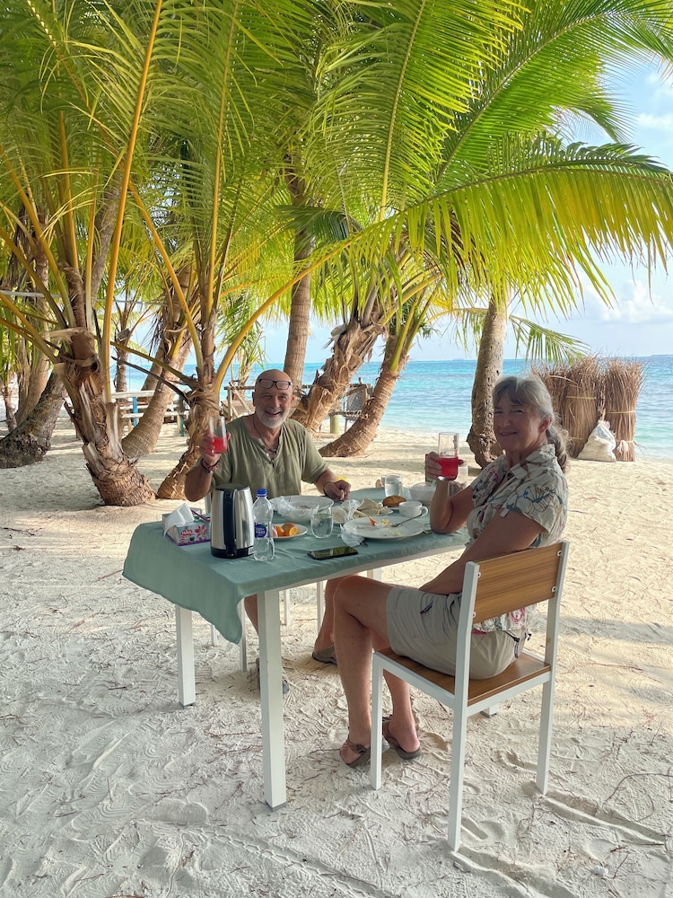 Mandhoo Inn