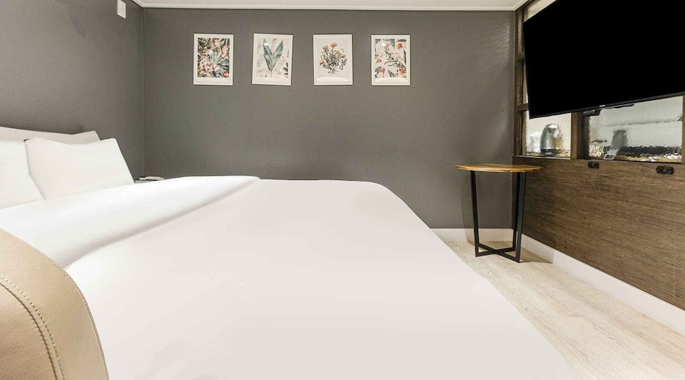 Hotel A