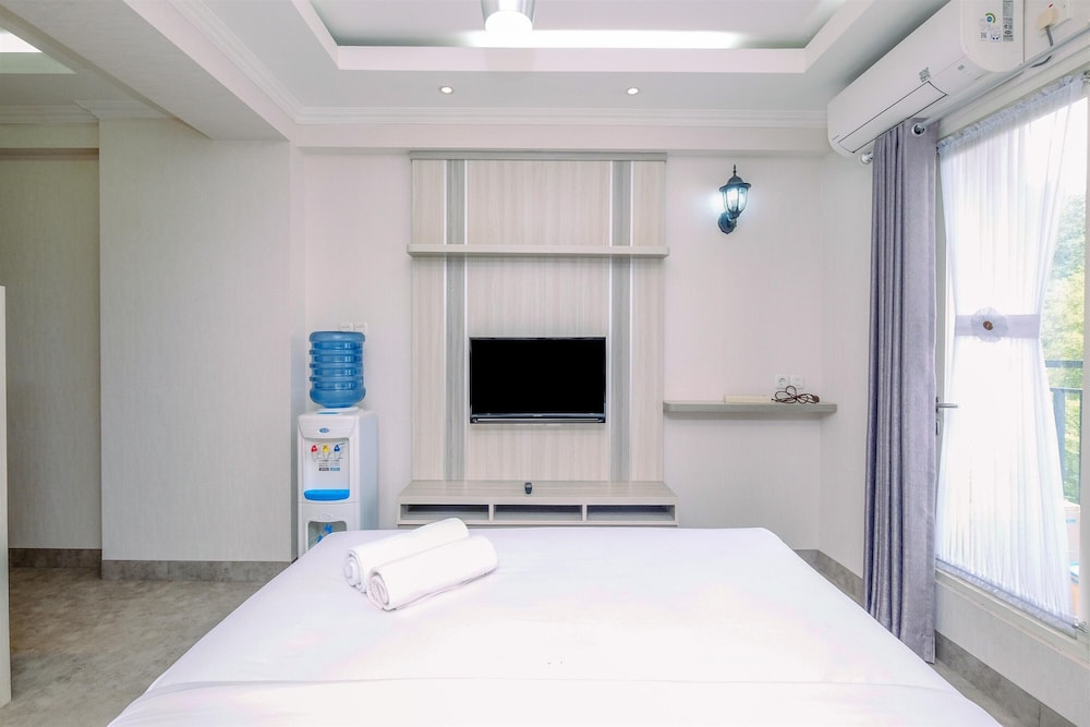 Homey Studio Room at Podomoro Golf View Apartment