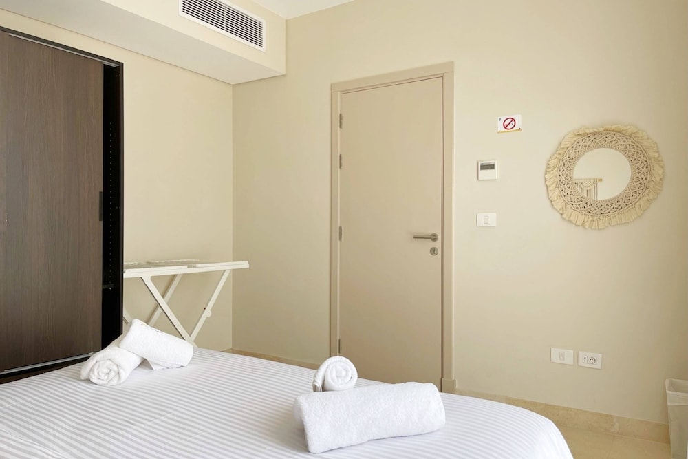 Xuru Stays I Exotic 1bdr w/ Outdoor Terrace Pool & Beach Access