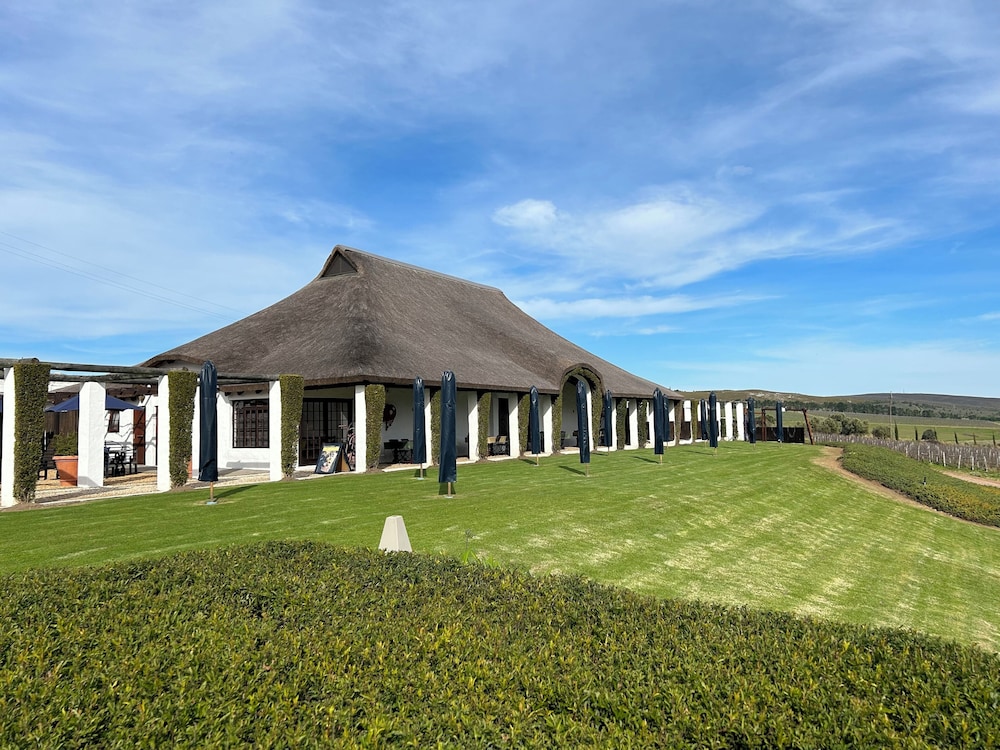 Sixteen Guest House on Main