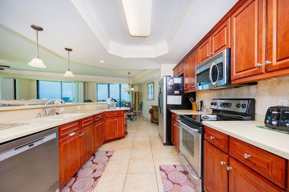 Phoenix On The Bay 1234 3 Bedroom Condo