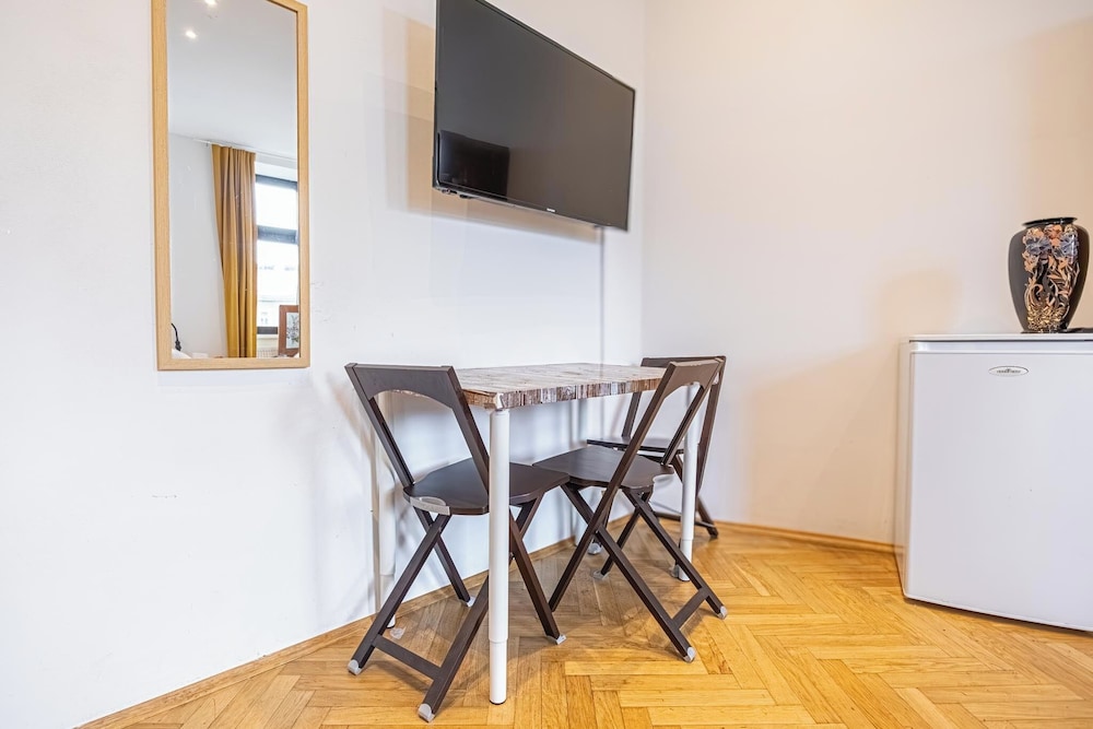Cozy 4BR Apt Garden Close to Danube