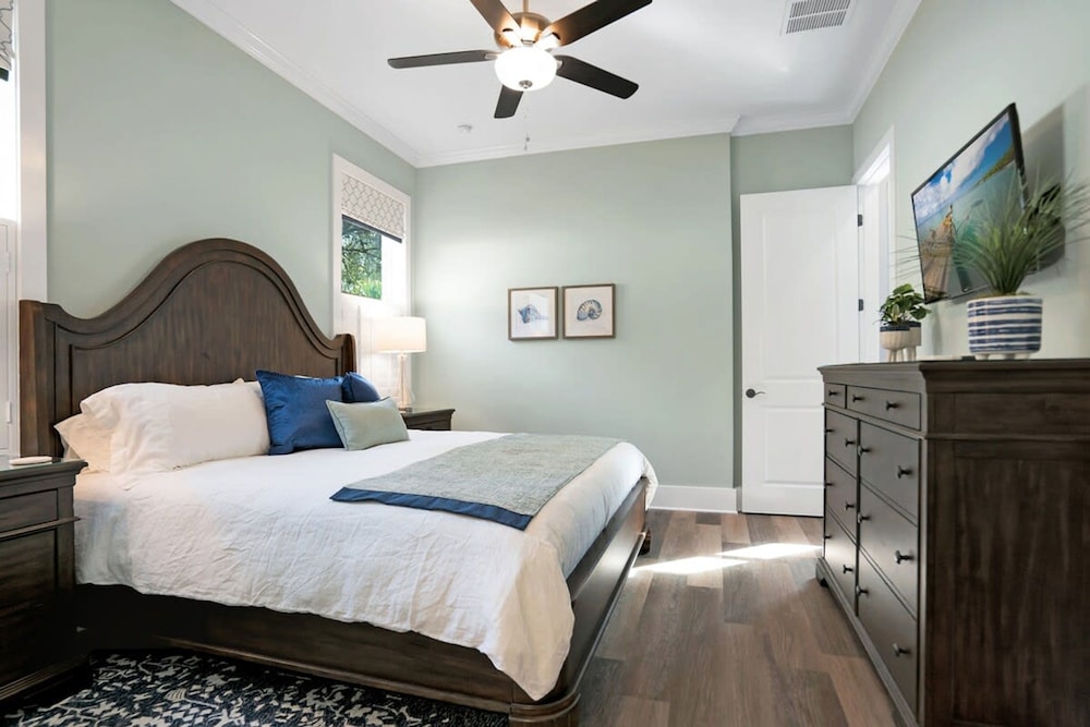 Downtown St Augustine Steps to Ice Plant Upscale