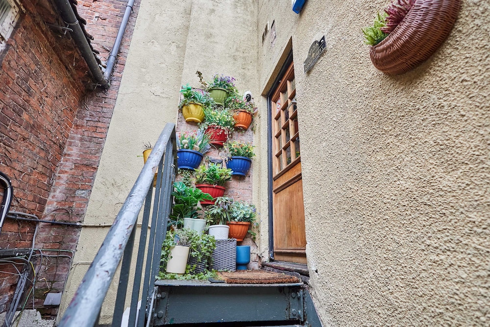 Host Stay The Little Townhouse