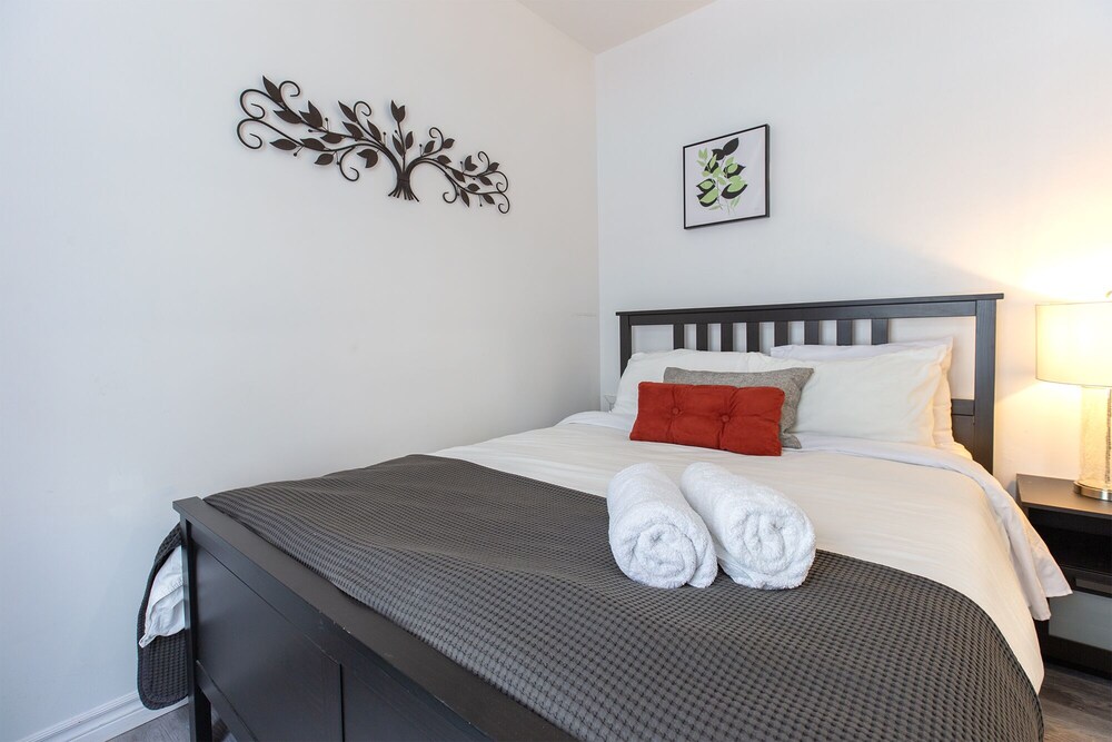 Lovely Condo near Dtown Montreal- 4404 - Image 4