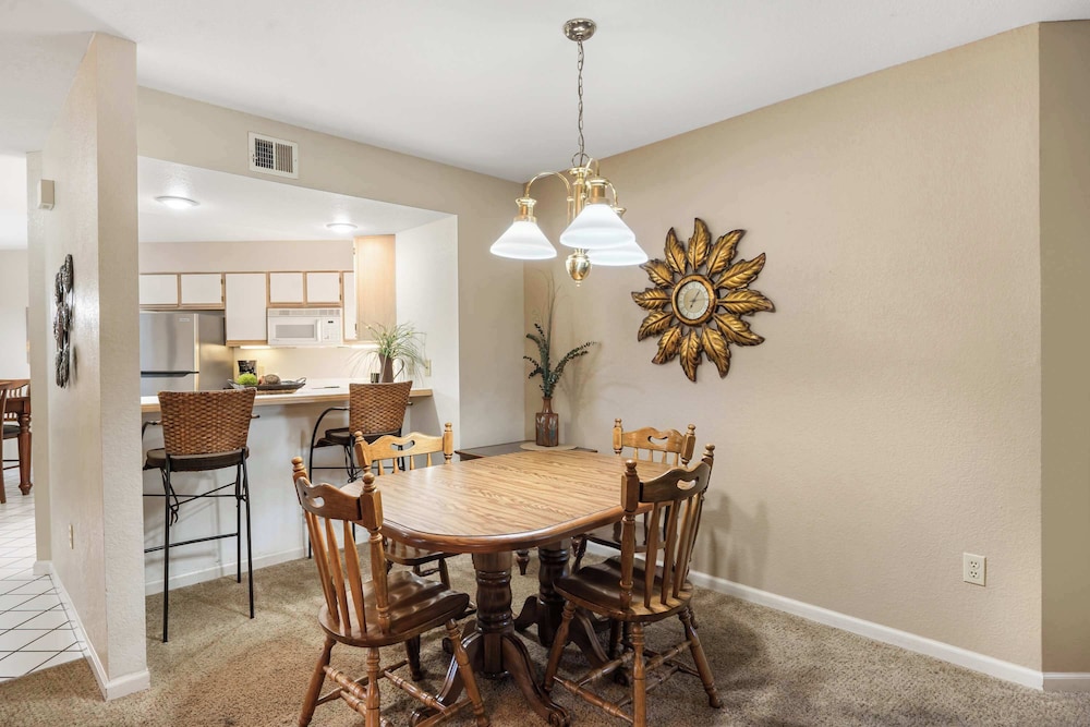 Fairway Retreat for 6 – Walk-in and Pet Friendly