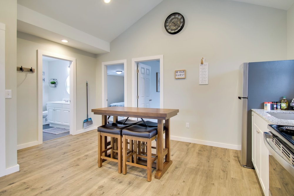 < 1 Mi to Lake Ontario: Oswego Group Retreat