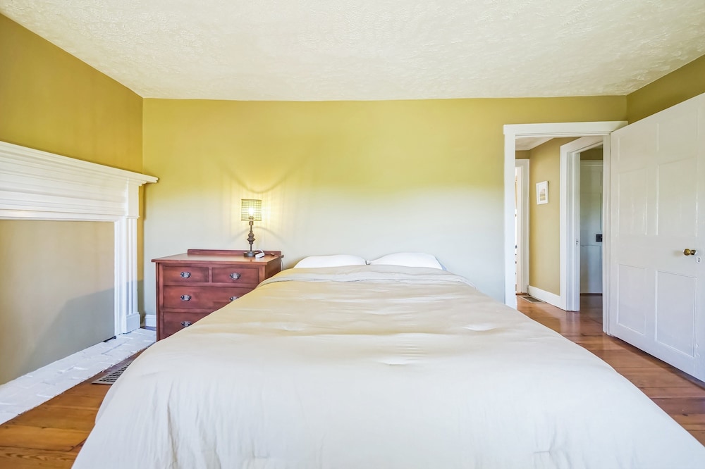 Peaceful Retreat With Scenic Surroundings 4 Bedroom Home