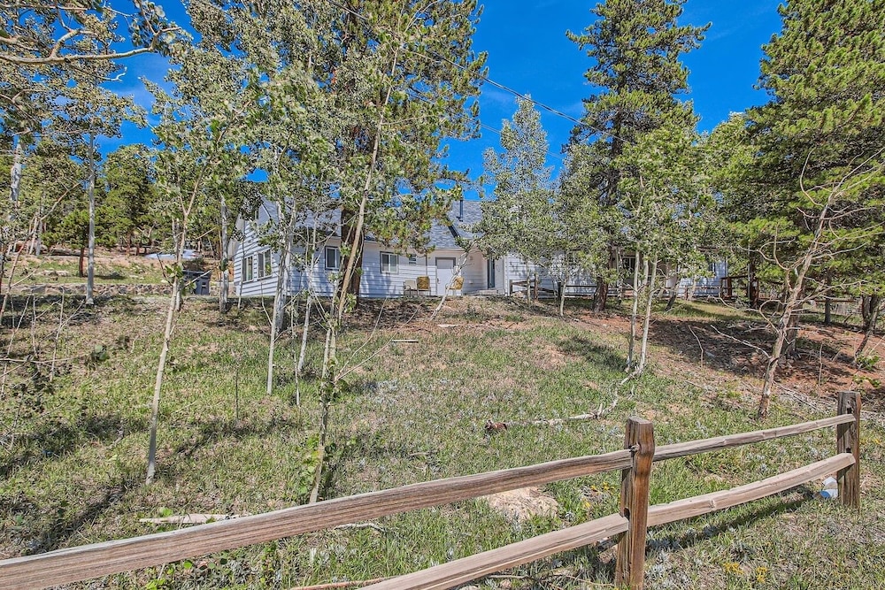 Golden Gate Getaway 4 Bedroom Home by RedAwning view 3