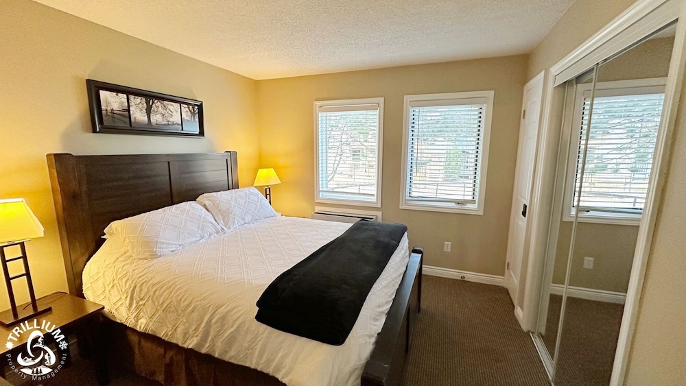 Blue Mtn 1 Bedroom with Mountain View