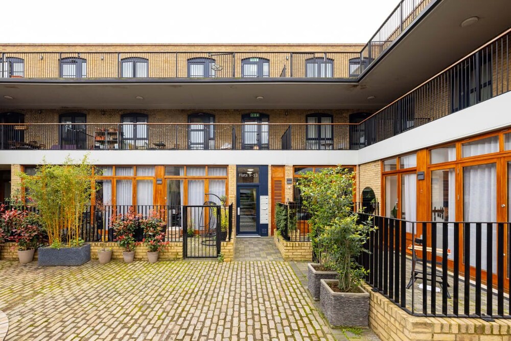 The Tooting Hideout - Dazzling 3bdr Flat With Balcony