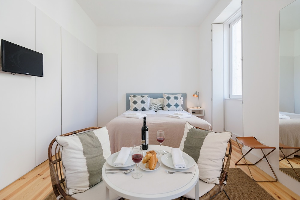 JOIVY Chic studio w/city view in Santa Catarina, 10mins from São Bento Palace
