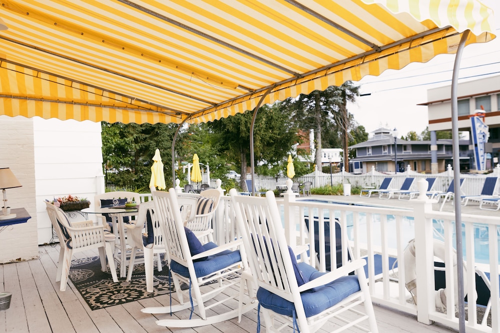 Admiral Motel