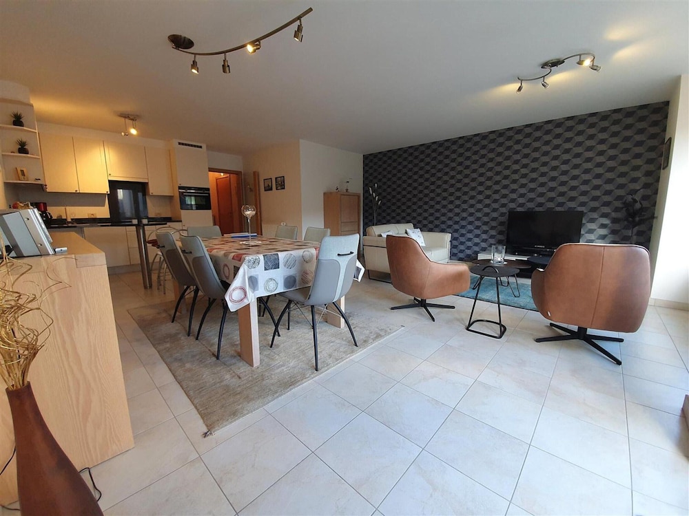 Comfy City Stay Near Sea