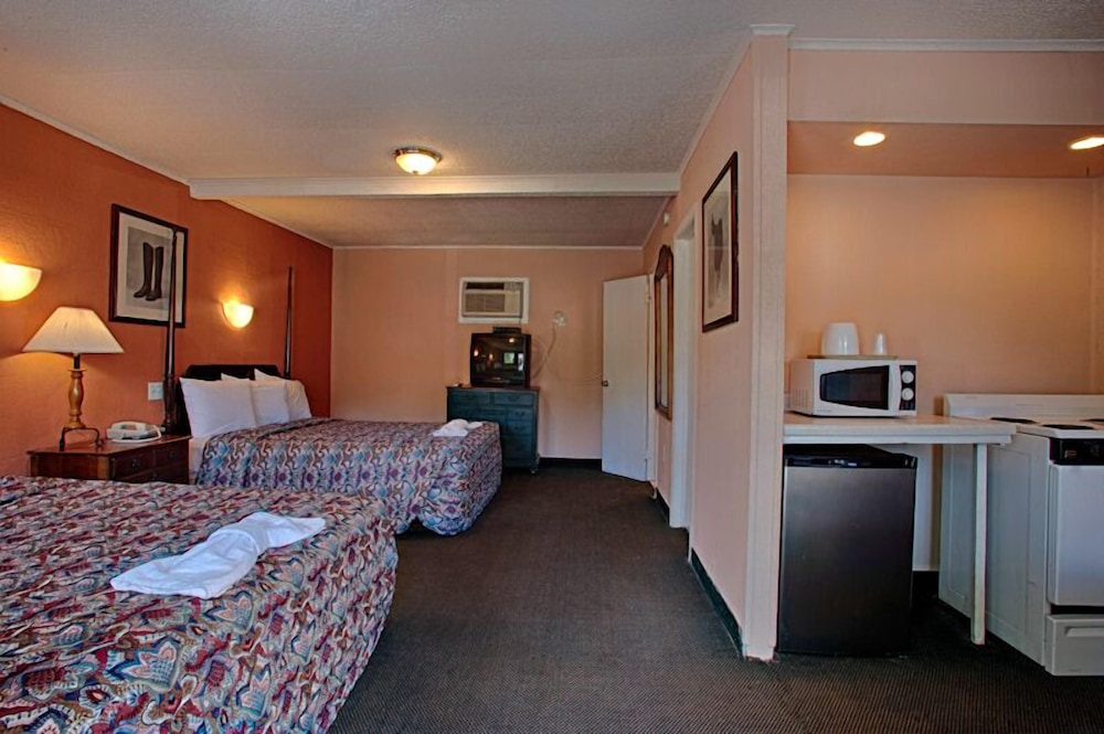 Pleasantville Vacations - Economy Motel Inn  Suites - Property Image 4