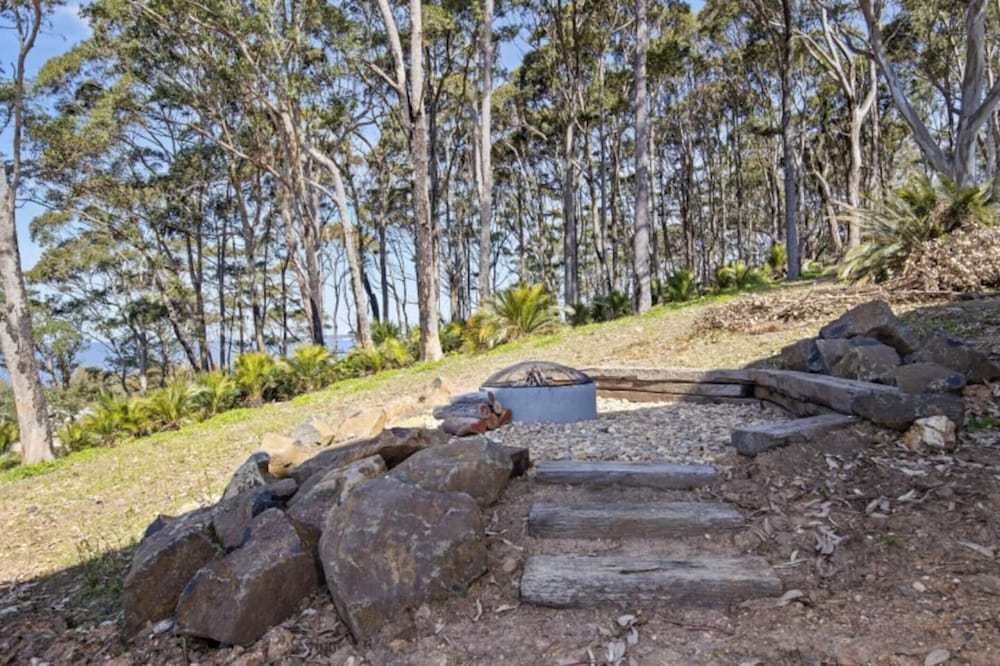 3-bed Coastal Getaway With Direct Beach Access