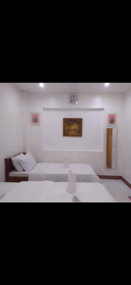 Luna Oslob Travellers Inn
