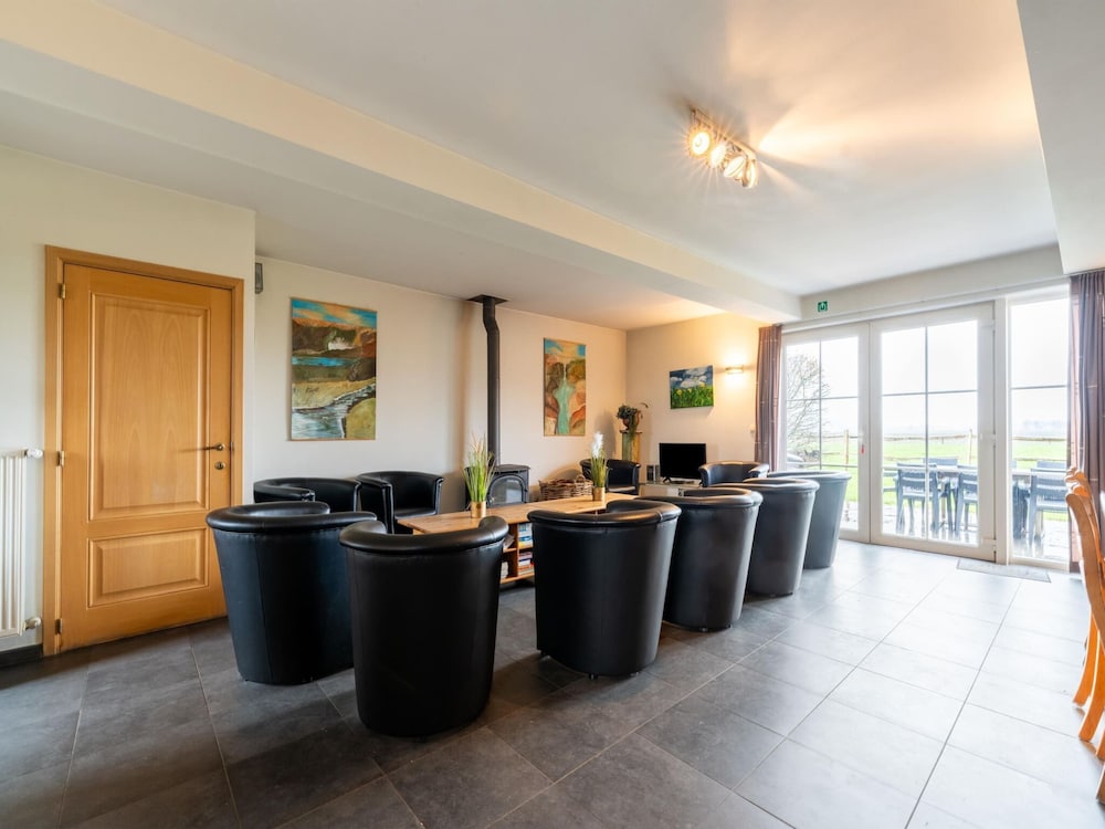 Comfortable Home for a Group With a Large Garden