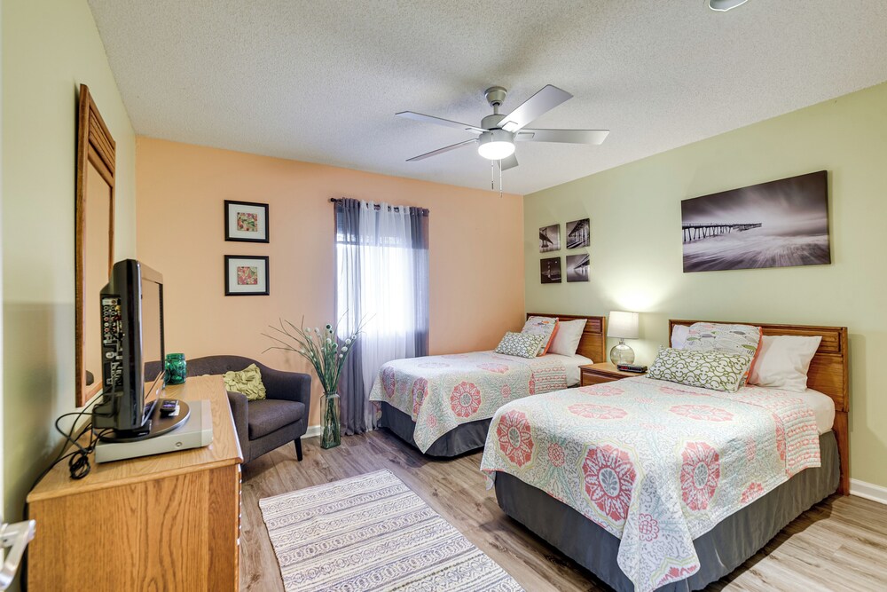 1 Mi to Coast: Myrtle Beach Condo w/ Balconies!