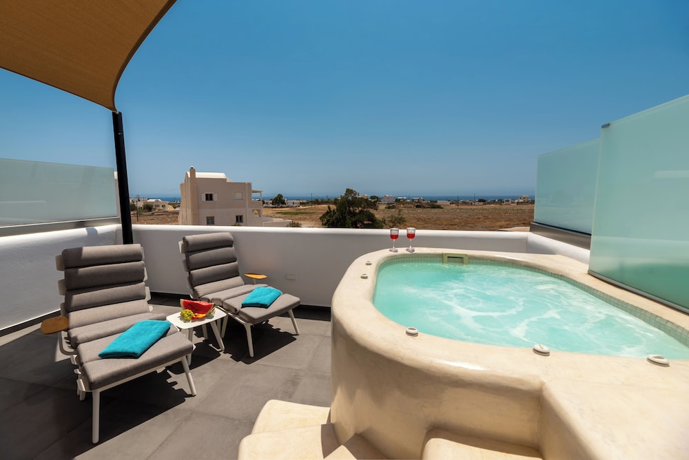 MODERN DOME HOMES OF SANTORINI