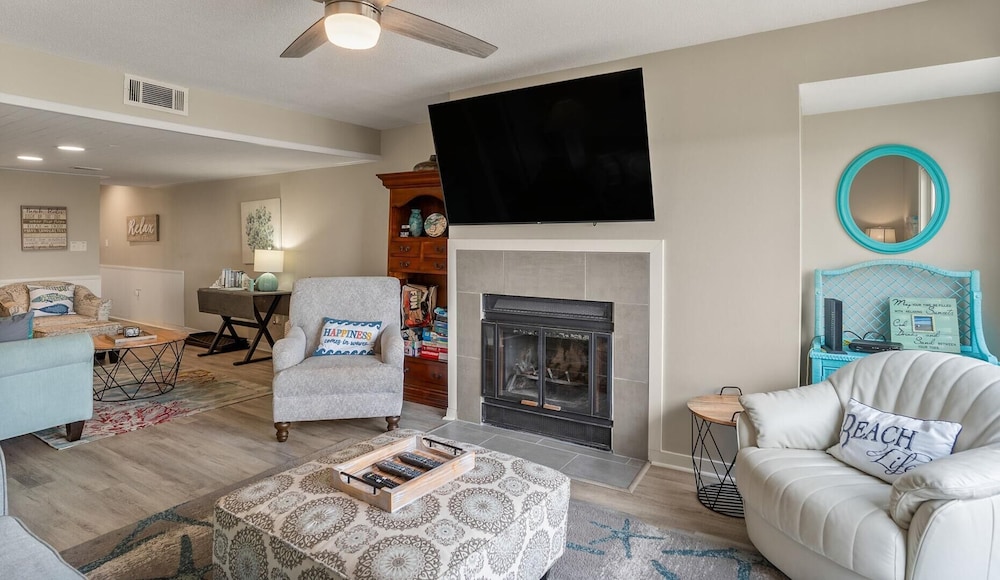 Condo with Resort Access - Great North Island Location