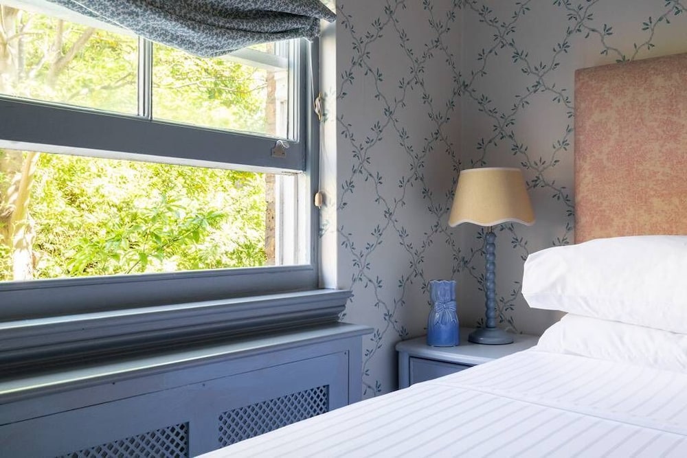 Westbourne Park Road Xvii by Onefinestay