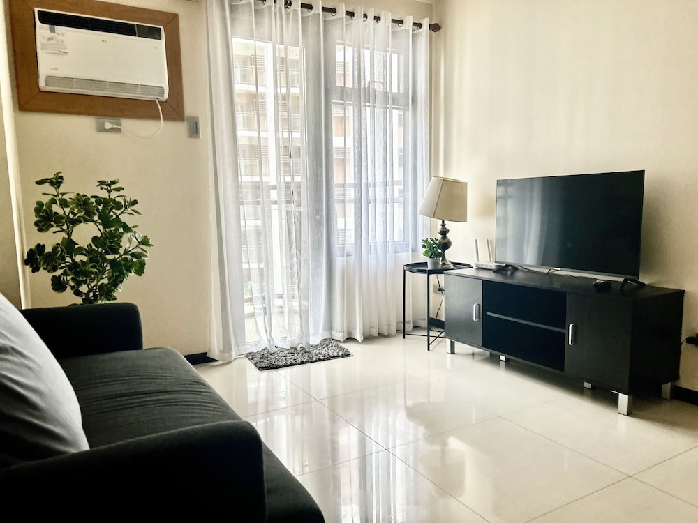 Manila Bay View - 1BR with balcony