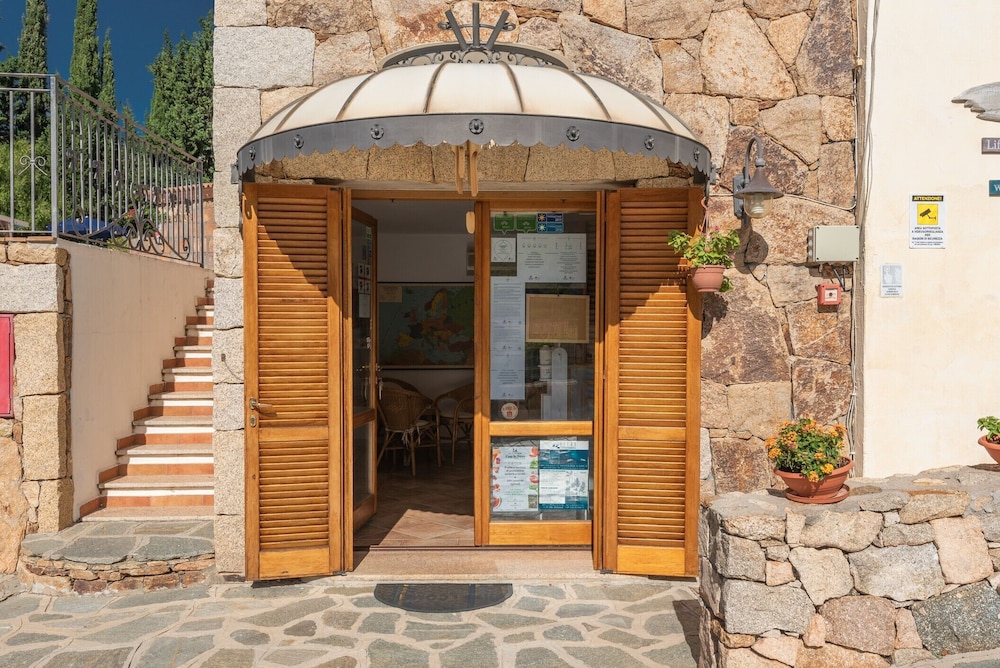 Crystal Pool Village In Tanaunella photo 3