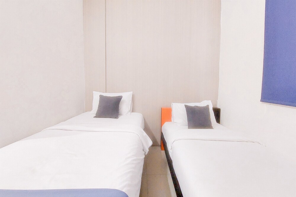 Warm And Simply Studio (No Kitchen) At Kubikahomy Apartment