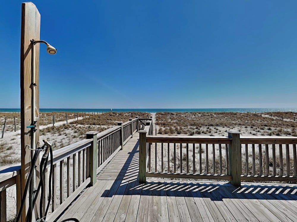Sea Paradise Cottage by Topsail Realty