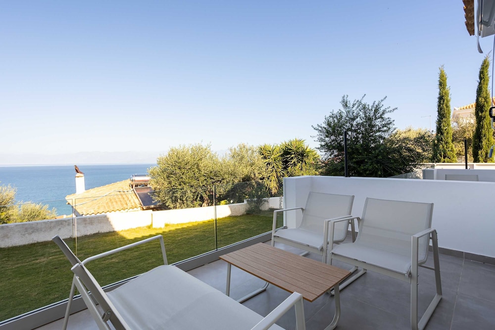Eneos Boutique Residence - Koroni Garden Jewel