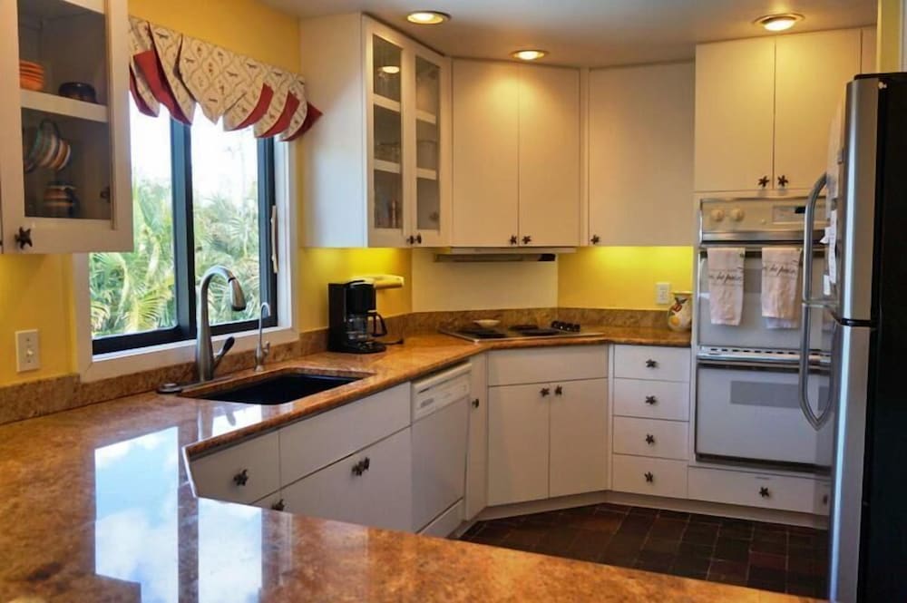 KEN407 5 Bedroom Holiday Home by Marco Naples Vacation Homes